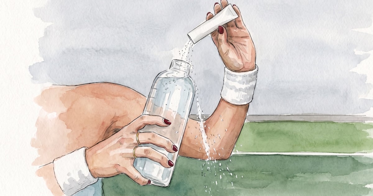Cuándo sirve el agua y cuándo hay que sumar sales: lo que hay que saber para no deshidratarte en el intento