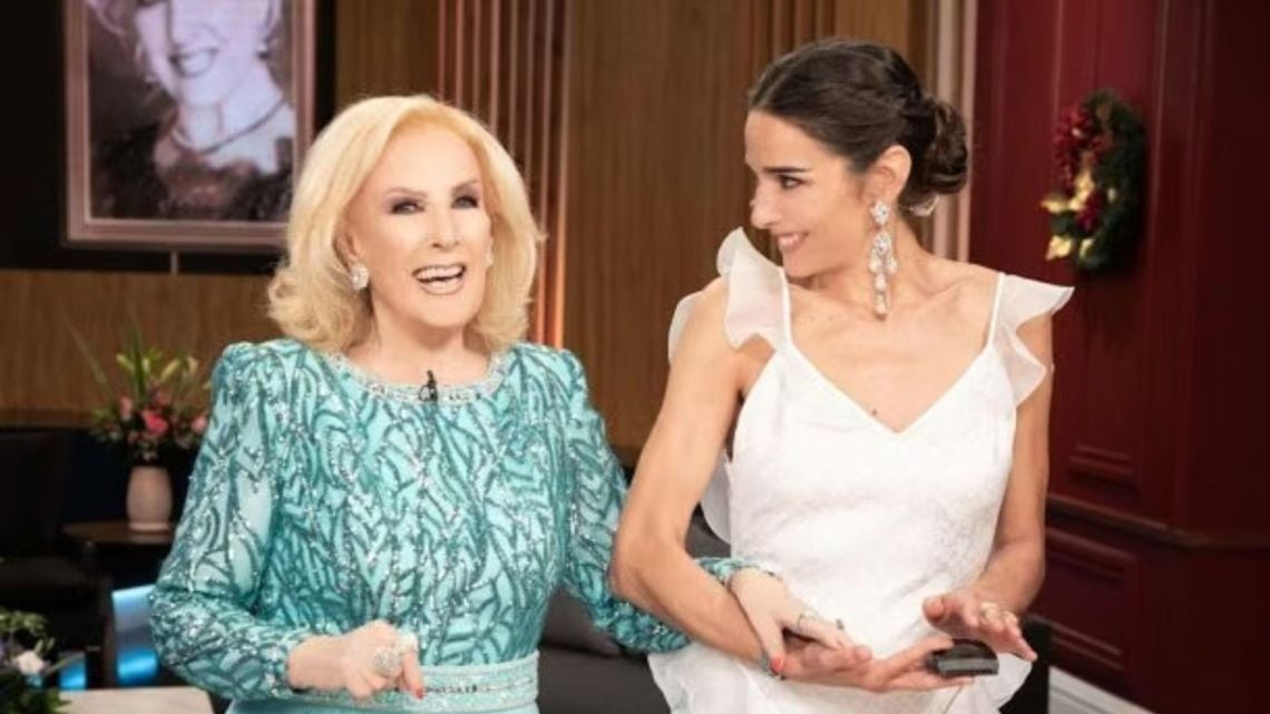 Mientras Mirtha Legrand se repone en el Mater Dei, Juana Viale vuelve a hacerse cargo del sábado a la noche y del domingo al mediodía