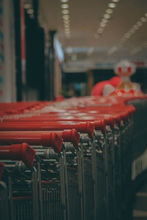 Comercios y supermercados evalúan cerrar el lunes 28 por el traslado del Día del Empleado de Comercio