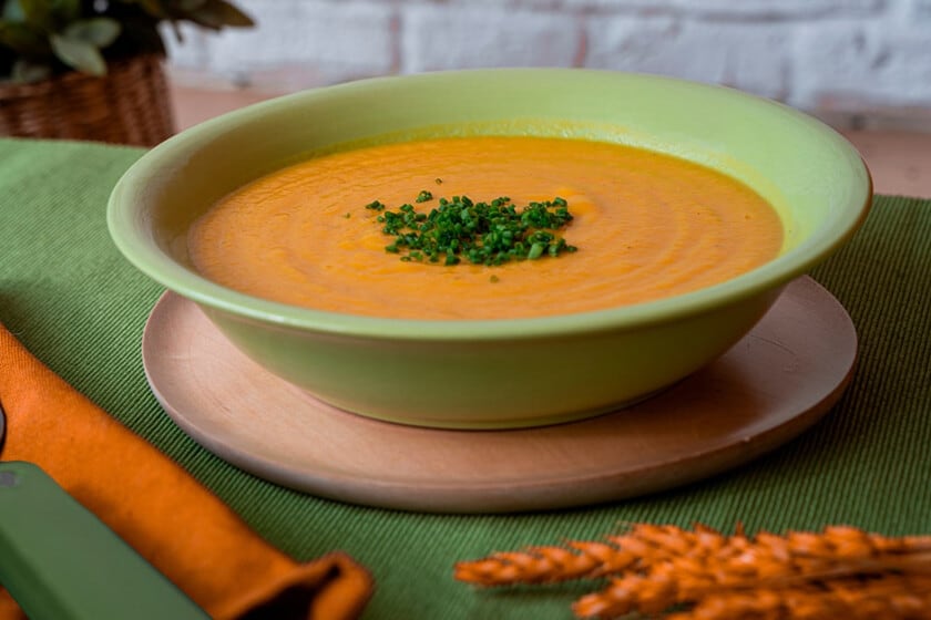 Una olla tapada y un par de verduras: la rutina de un puré de calabaza que se banca como entrada o vianda