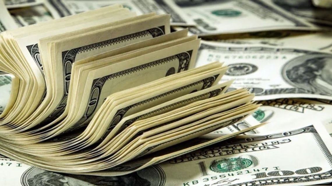 El blue ganó $5 en otra rueda caliente y quedó a $1.565 para la venta, con la tarjeta otra vez por encima de todo