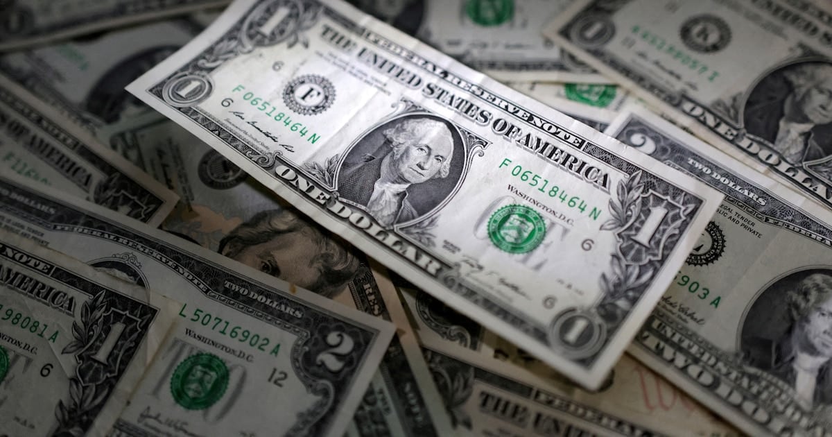 El billete verde se desinfla en la pizarra: cinco pesos menos en siete días y la pregunta que queda flotando
