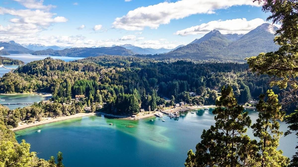 Acá en la zona centro de la Patagonia, un hostel de Villa La Angostura te cambia una cama por 25 horas semanales de minga