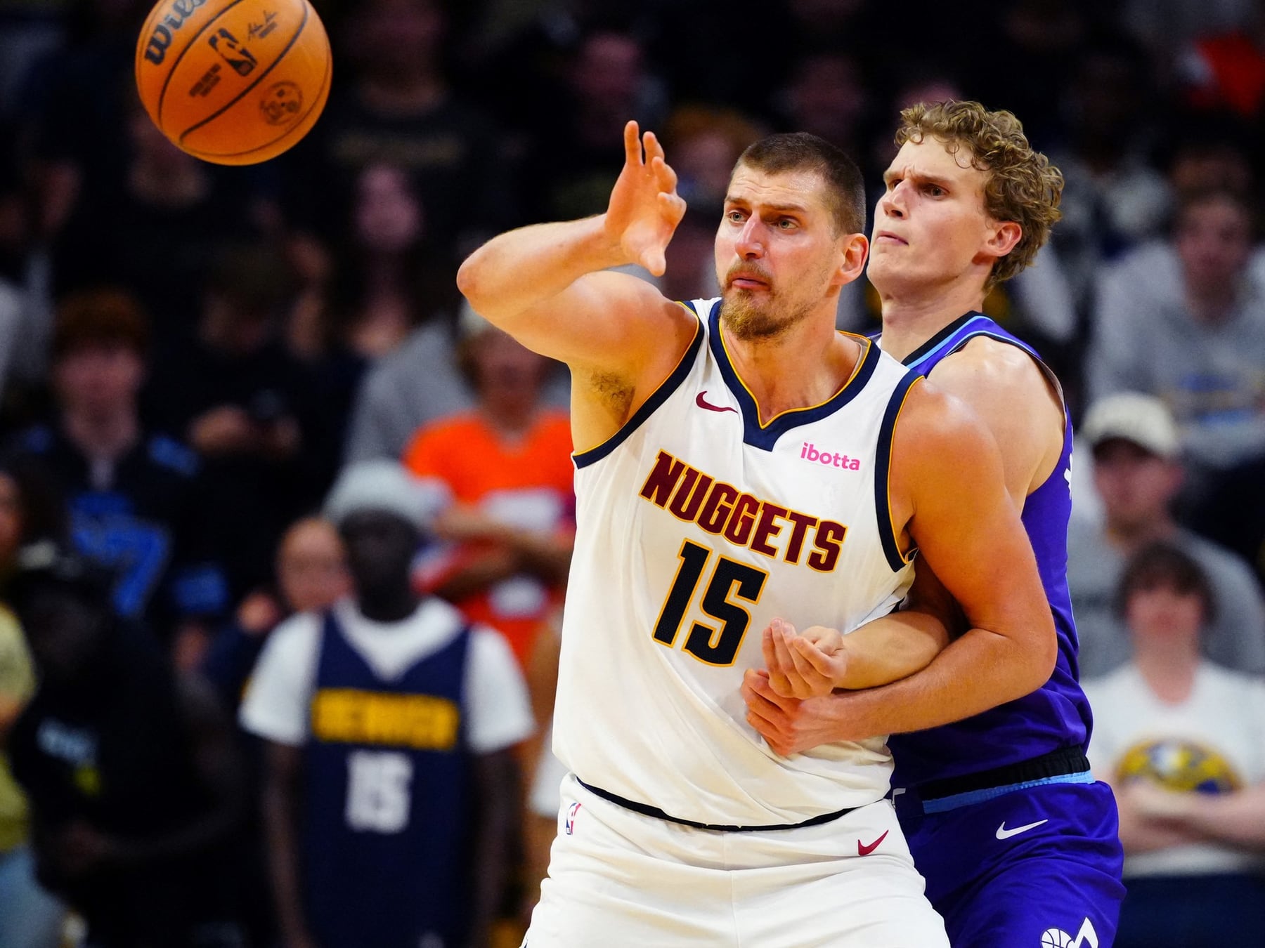 A Jokic todavía le sobra talento para repartir juguetes, pero Denver arrancó la pretemporada con el resultado esperado
