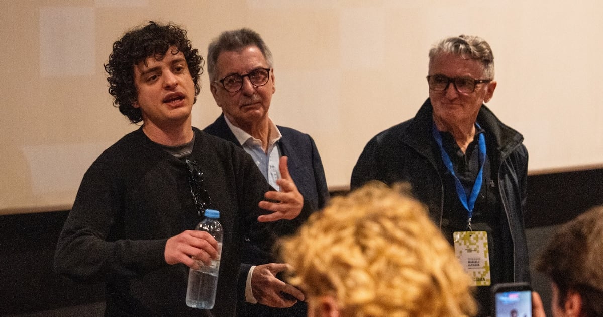 Una pantalla encendida en homenaje a Lucas Vignale: el FIC.UBA reunió su obra y abrazó a su familia en una noche de cine y memoria