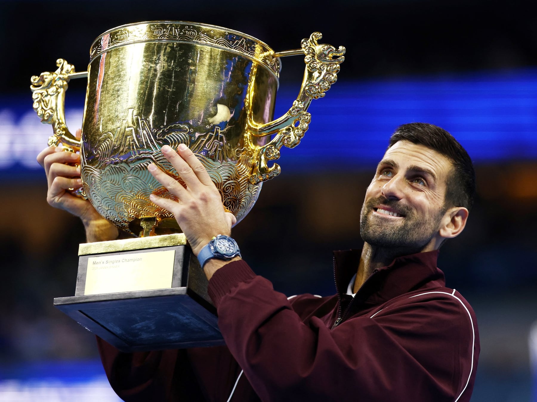 Novak, el hombre que se niega a aceptar el calendario: otro título en la bolsa y ahora le saca dos a Federer en superficies duras