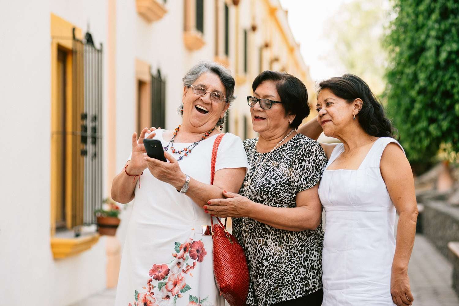 A los 85, con la valija lista: la lección de vida de dos amigas que no paran de recorrer el mundo