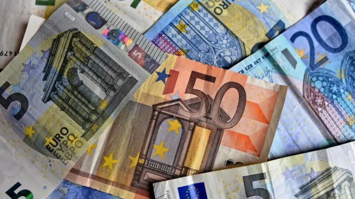 El euro blue cedió $6 en la quinta rueda de la semana y cerró a $1.832,75