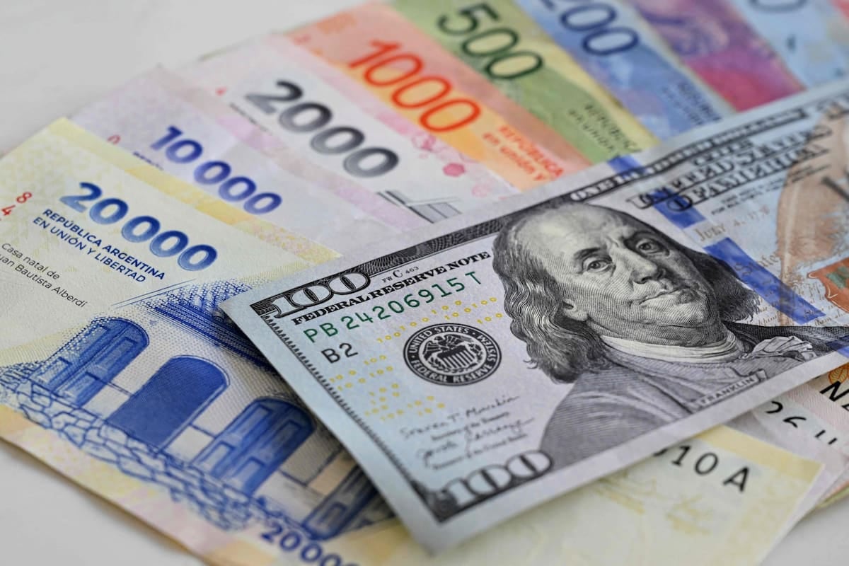 Ropa y restaurantes sostienen el podio de lo caro: Argentina baja en dólares pero no en la mesa ni en el placard
