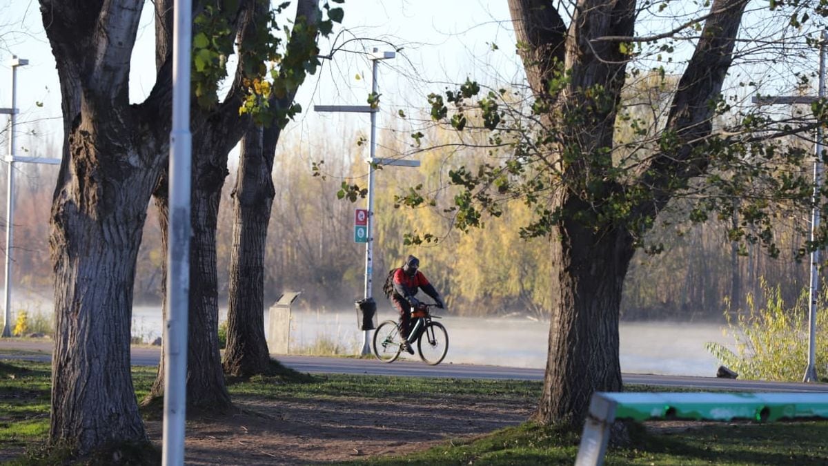 Un sábado para andar con bufanda y la mesita cerca de la estufa en Neuquén