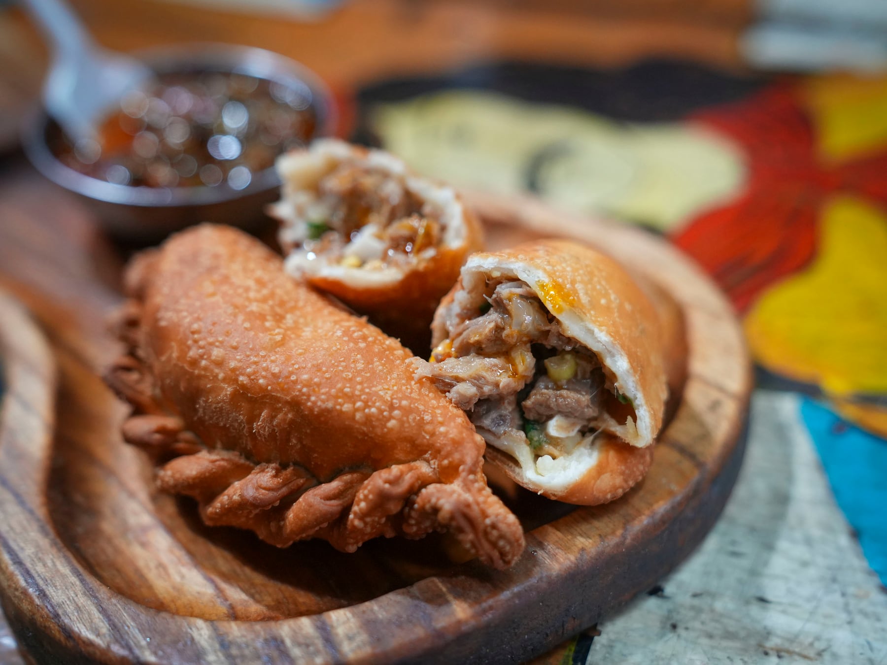 Empanadas del norte en el centro porteño: cinco locales que sostienen recetas de hace décadas