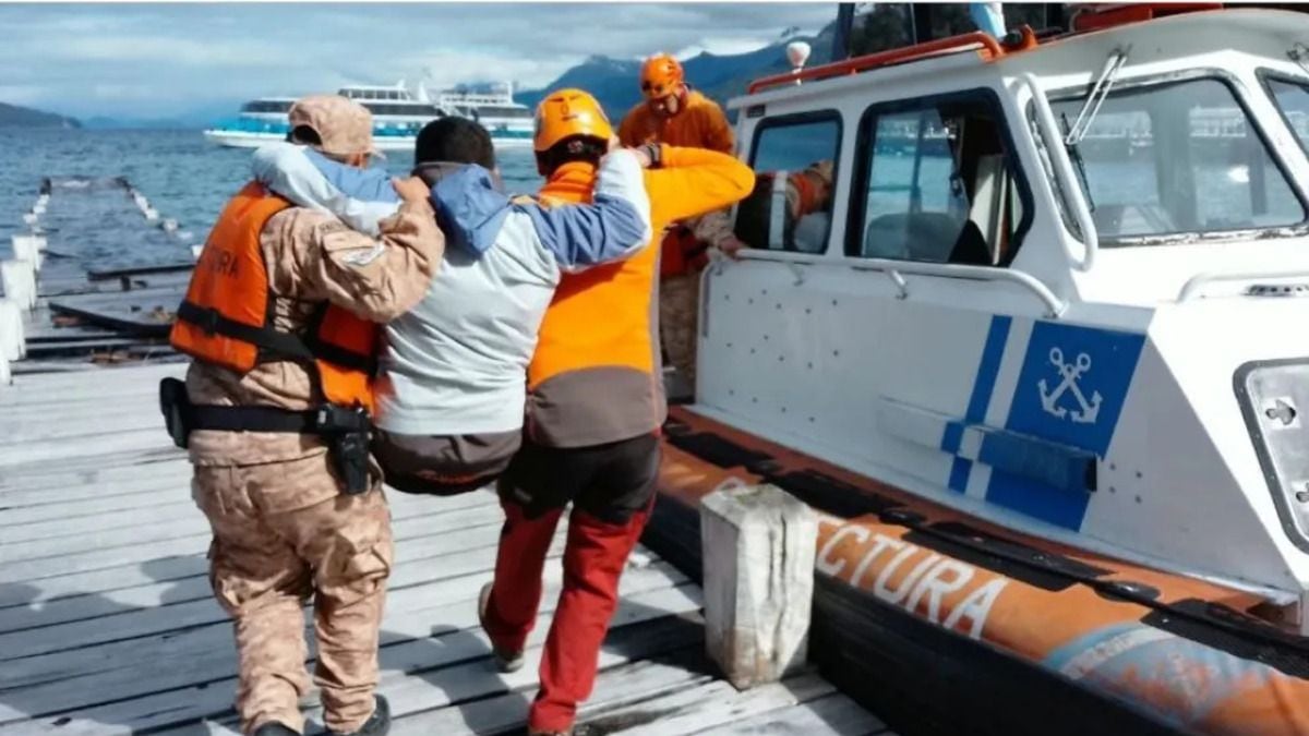 Una tarde de sábado que terminó en lancha: el rescate de un turista en la ruta al Bosque de los Arrayanes