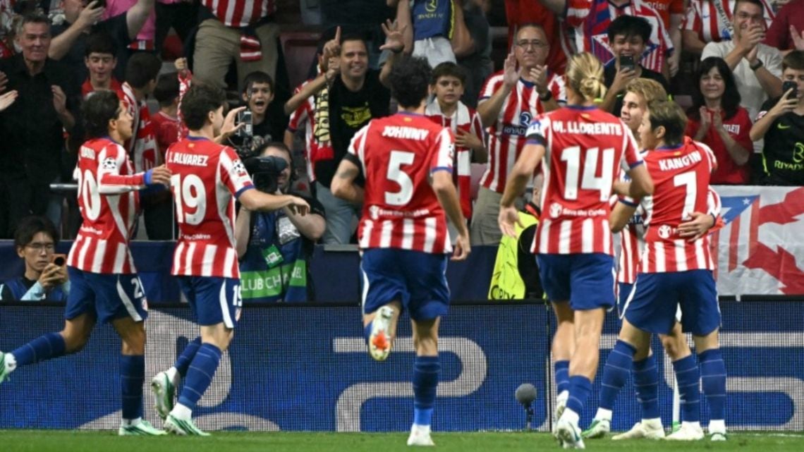 El Atleti le metió dos al United y de yapa lo dejó con diez: noche redonda en el Metropolitano