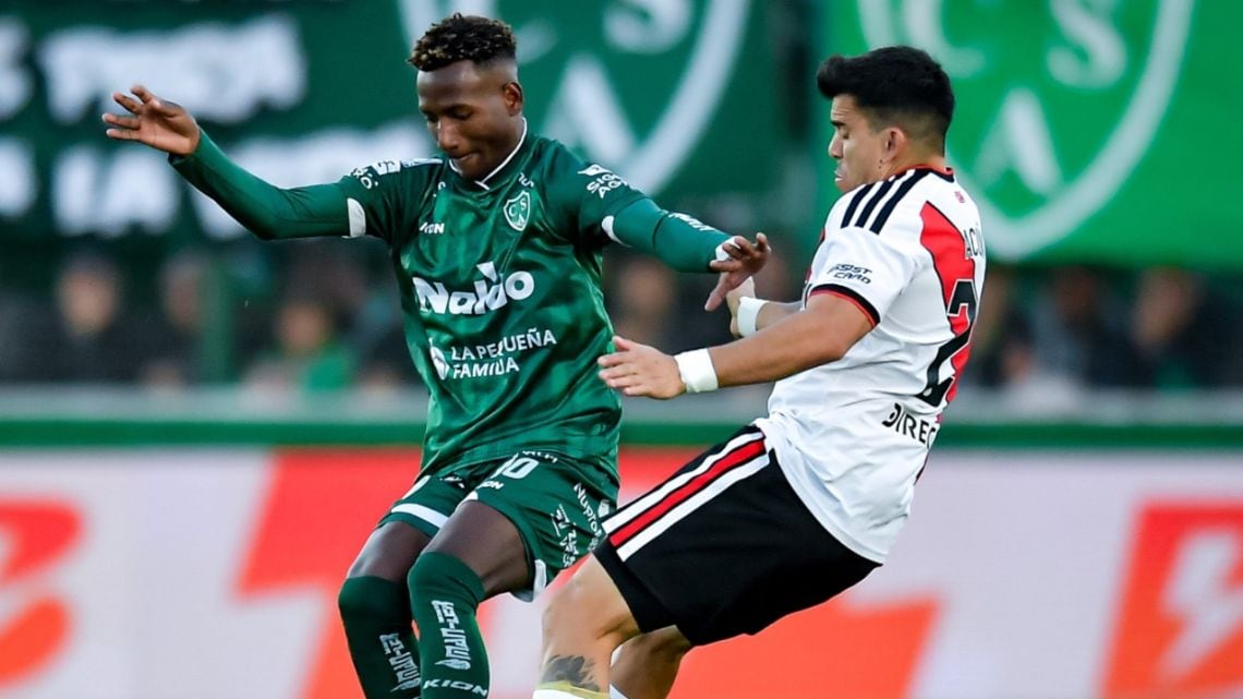 Sarmiento le mete freno a River en Junín y se prende arriba