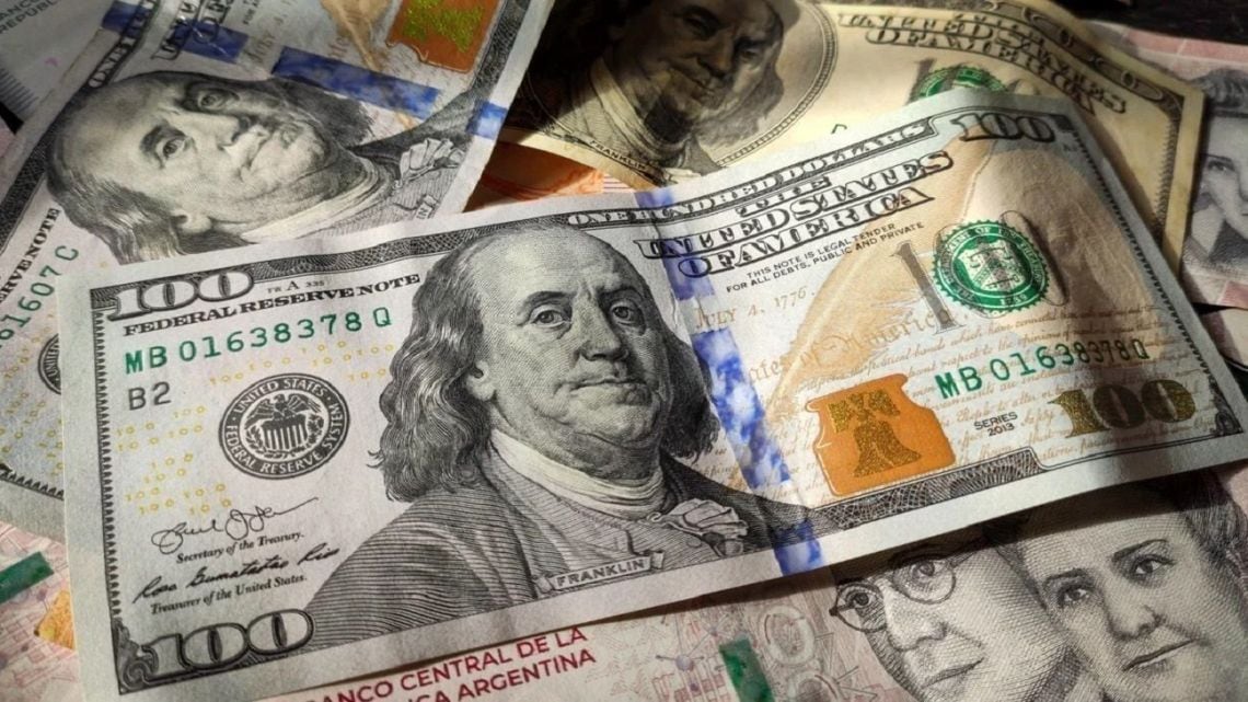 El blue cedió cinco pesos en una rueda estable y la brecha con el oficial quedó en 1.545 contra 1.530