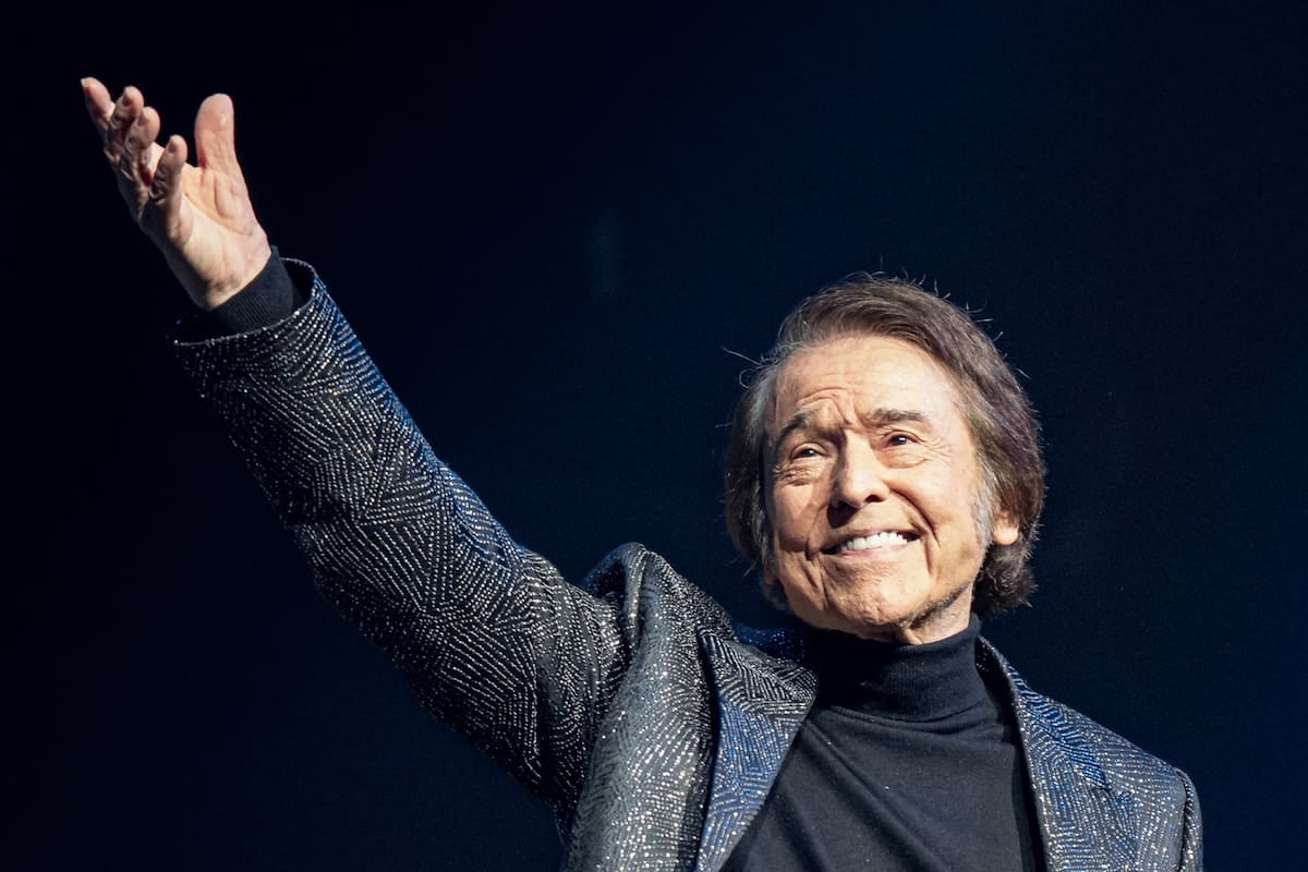 Raphael vuelve al Gran Rex con sus seis décadas a cuestas y la serie que le revisó la vida
