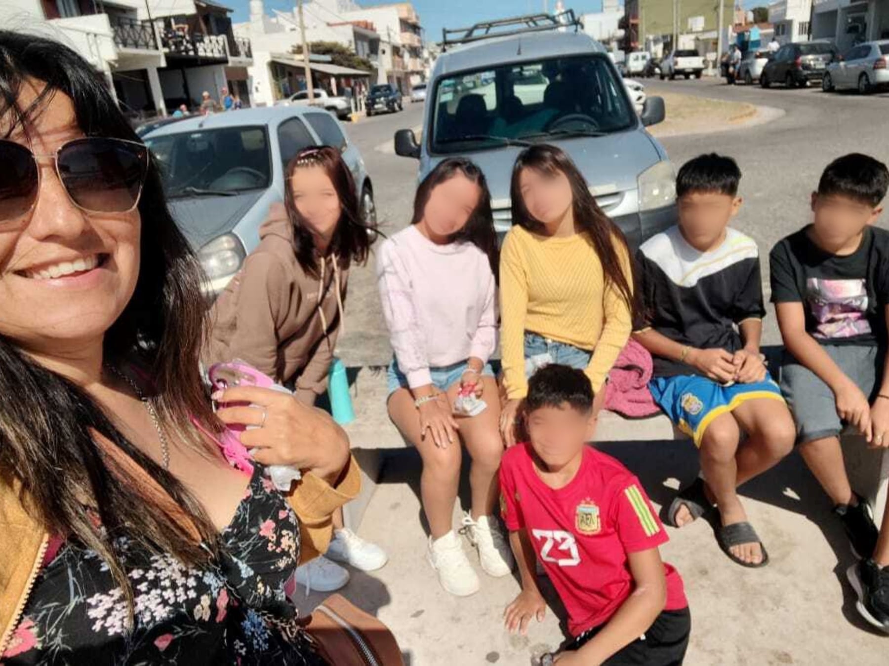 De maestra a mamá de siete: la historia de María Laura y los seis hermanos que un recreo la convirtió en su madre