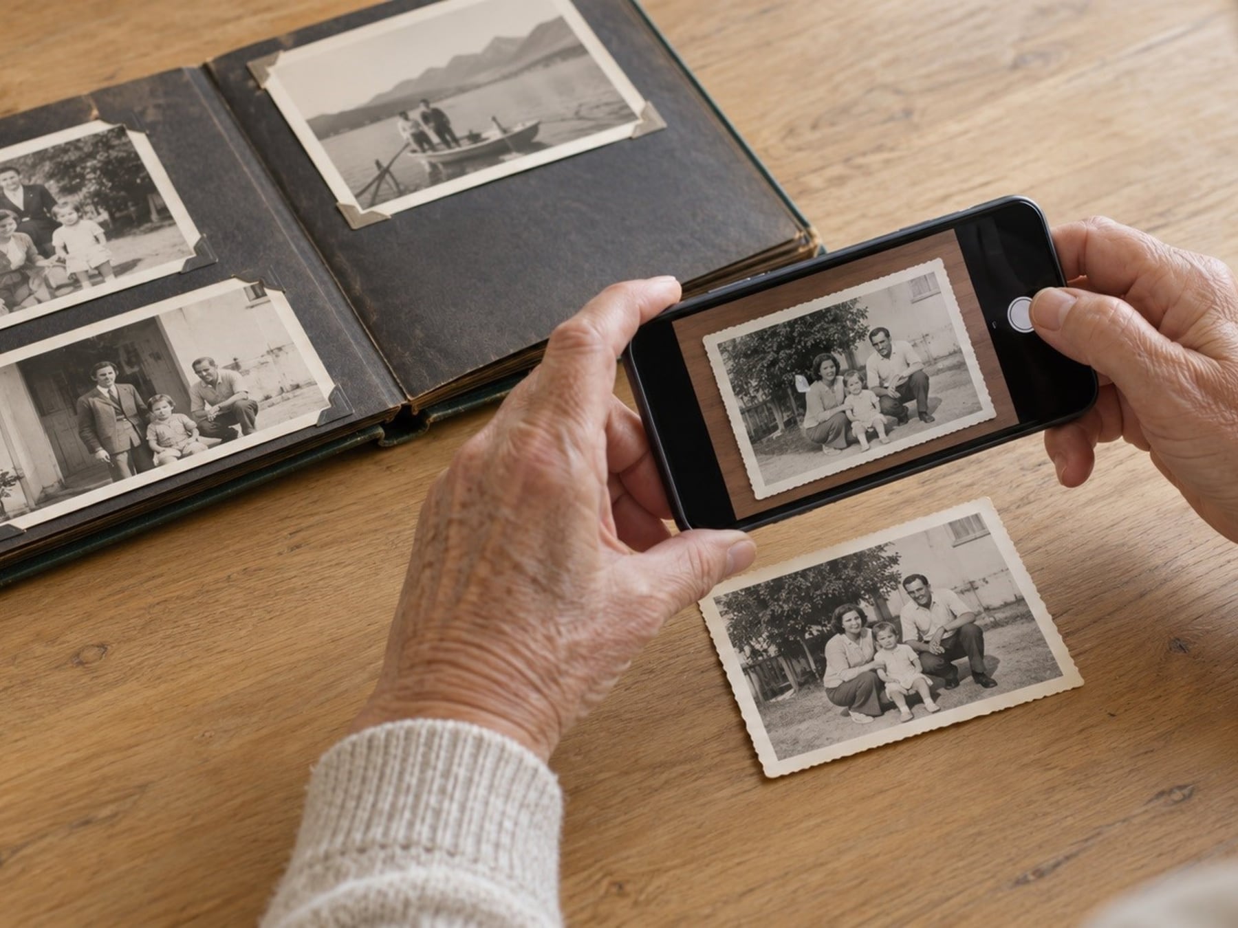 De la caja al celular: cómo pasar tus fotos viejas a digital sin perderlas en el intento