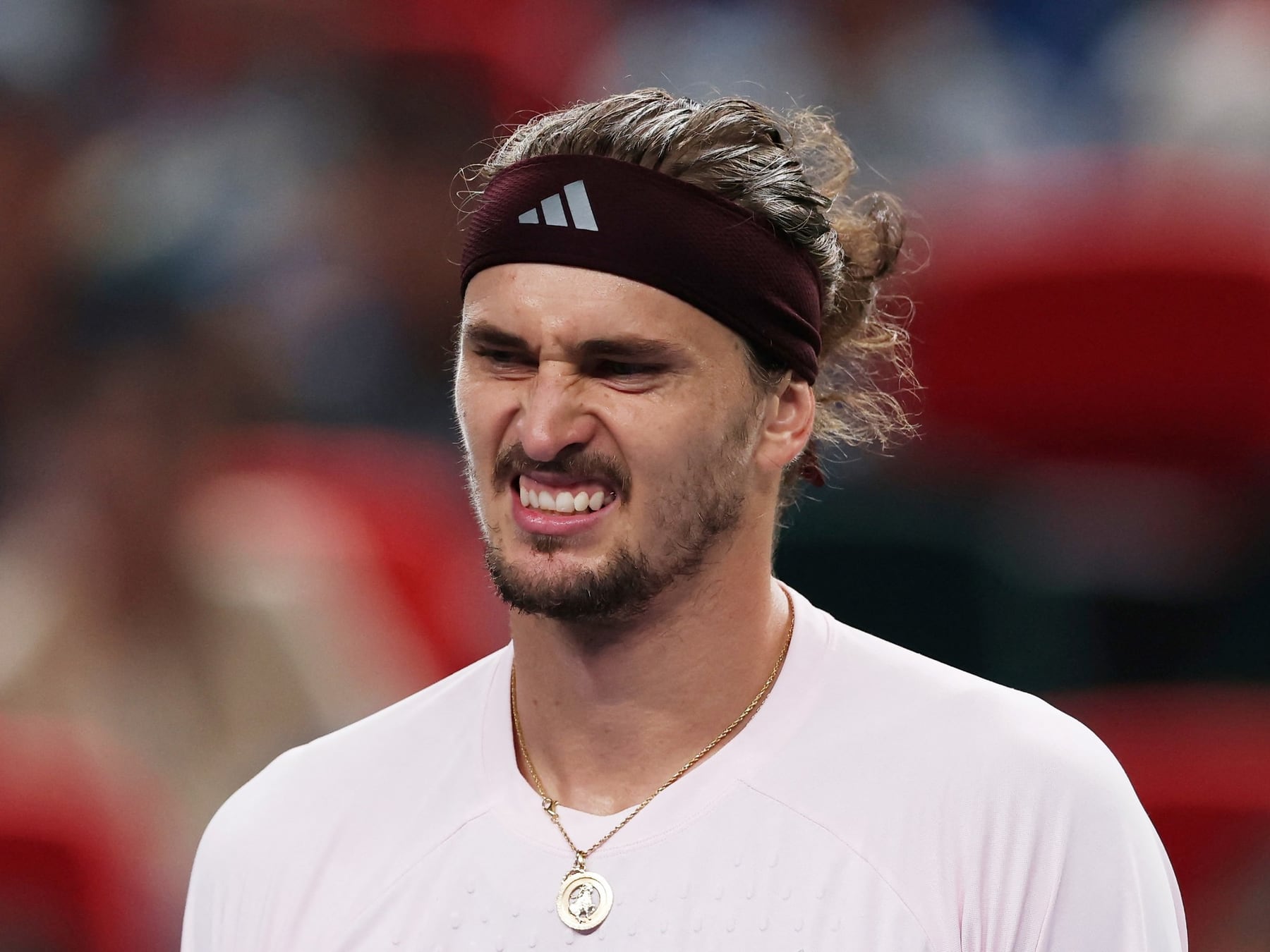 El número 1 que llegó con el tanque vacío: Zverev se quedó en la semis de Shanghái y la final será 100% española
