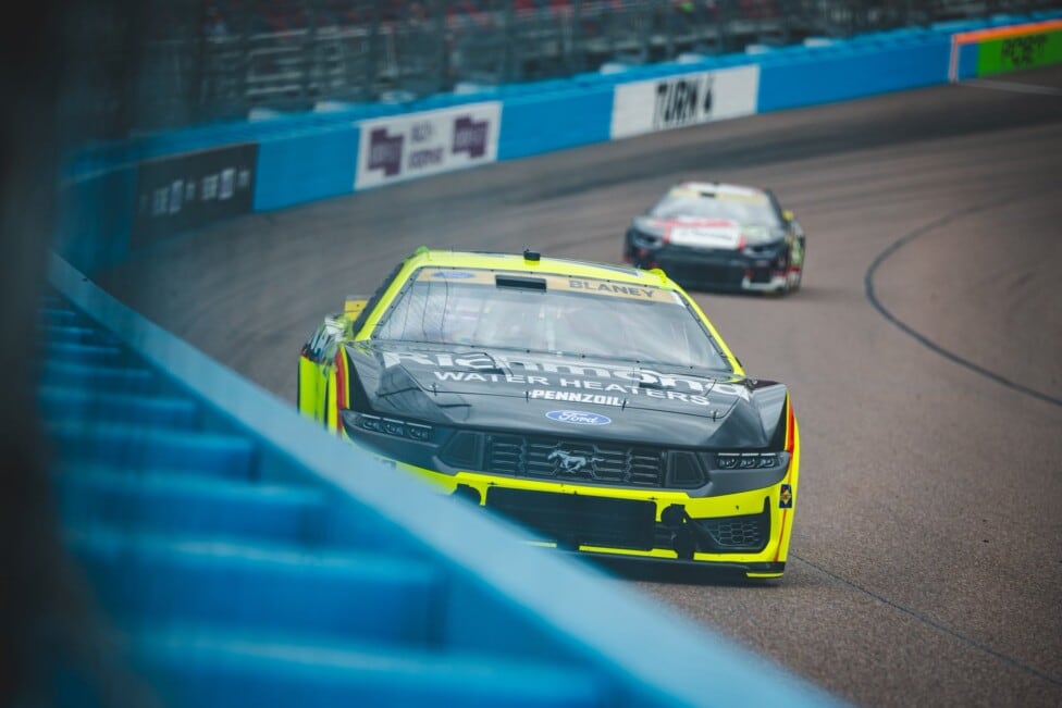Blaney se quedó con la pole en Phoenix y a Larson le toca remontar desde el fondo