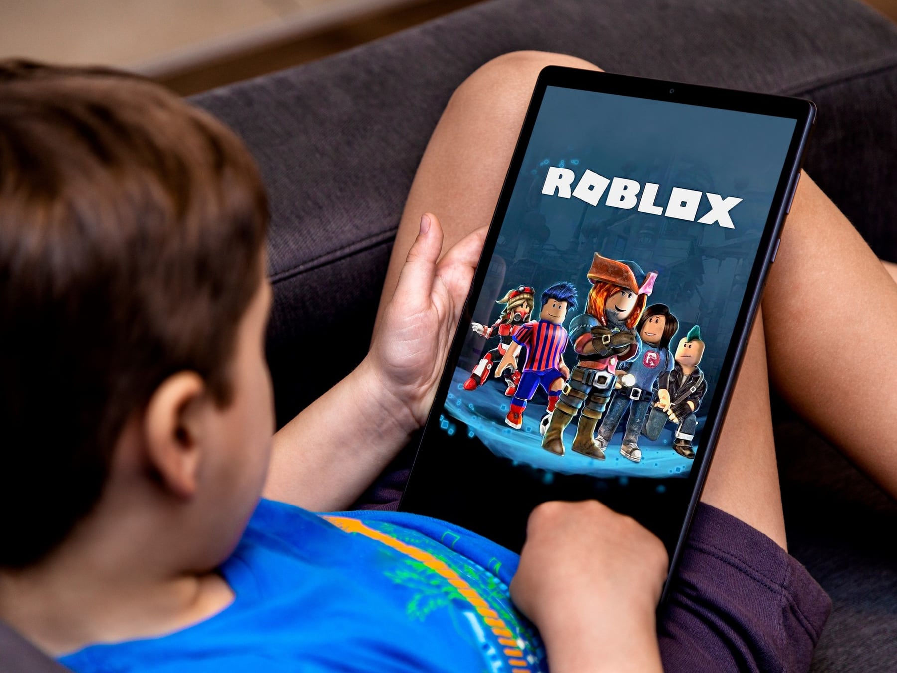 Roblox cumple veinte años y las familias argentinas todavía no saben qué hay adentro: qué mirar antes de dejar a un chico entrar