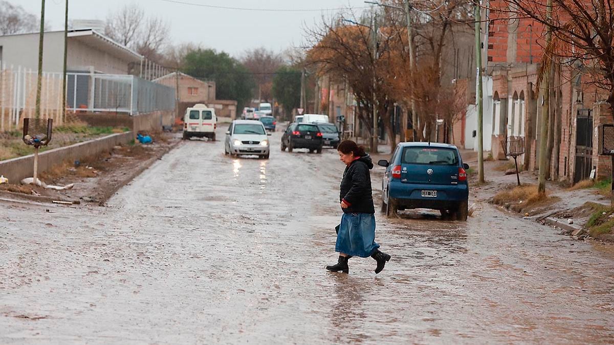 Cuando el agua sube en minutos: lo que hay que tener listo en casa antes de la próxima tormenta en Neuquén