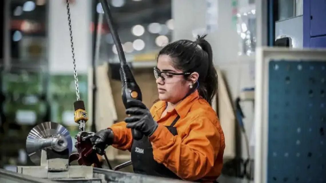 La economía no arrancó en agosto: el rebote fue apenas de 0,1% y la industria sigue en caída libre