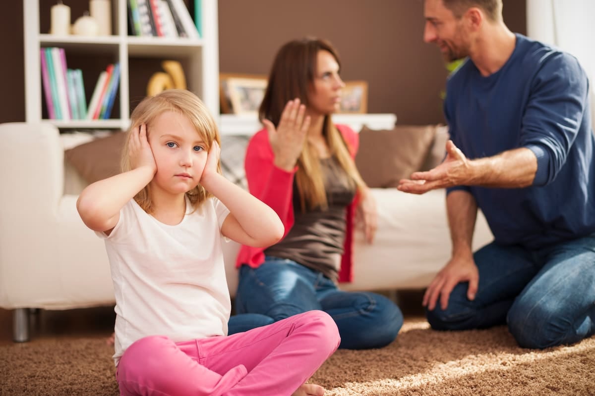 Cuando aprender a estar alerta se convierte en una carga que no termina en la infancia