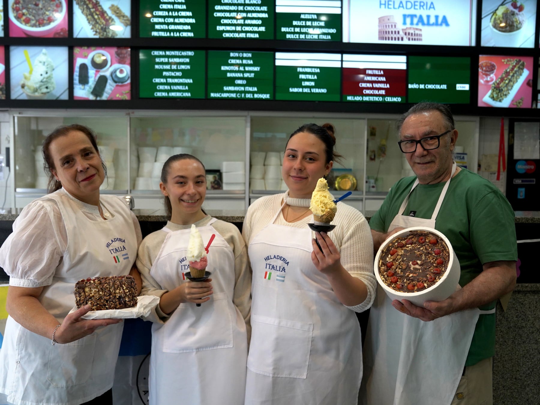 Una tradición gelatera en Monte Castro conserva su maquinaria original desde 1966