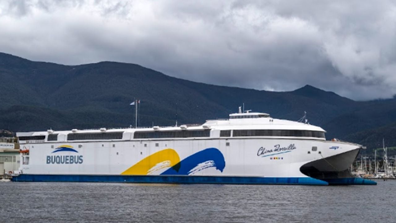 El China Zorrilla debutó entre Buenos Aires y Colonia con propulsión eléctrica